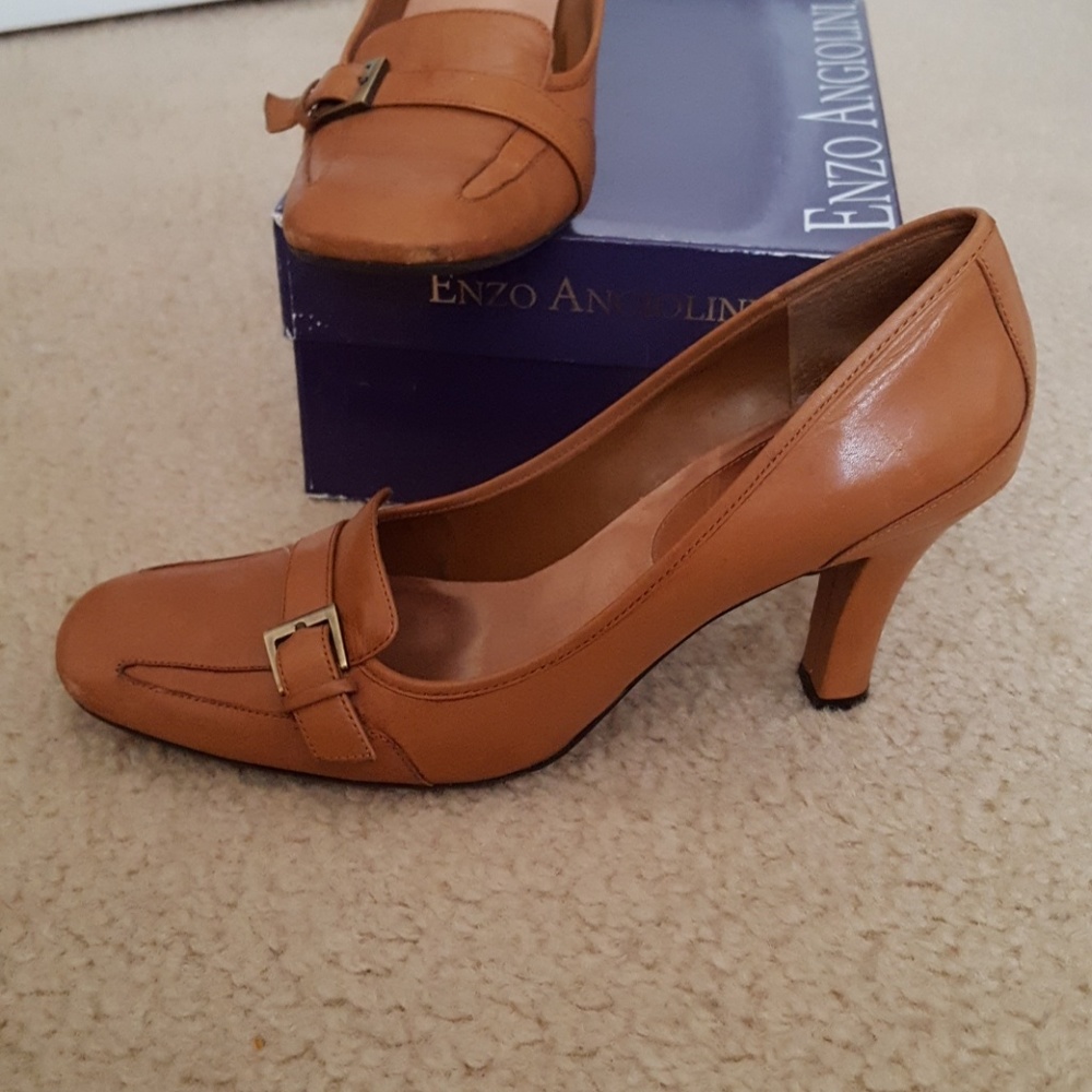 Tan heels - Picture 2 of 3